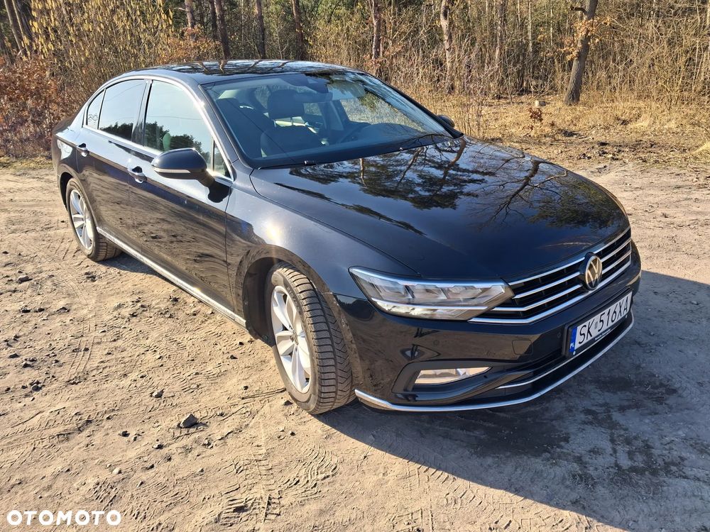 Volkswagen Passat - 1