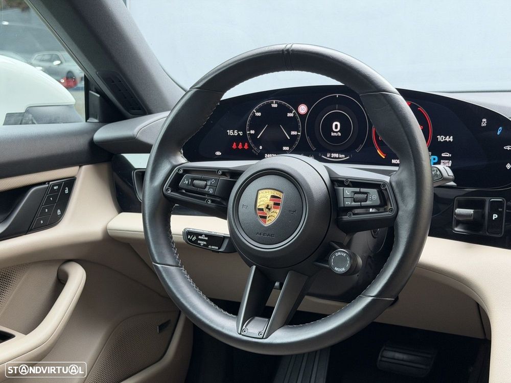 Porsche Taycan Cross Turismo 4 - 25