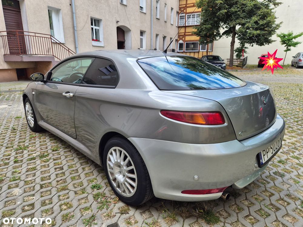 Alfa Romeo GT 2.0 JTS Distinctive - 21
