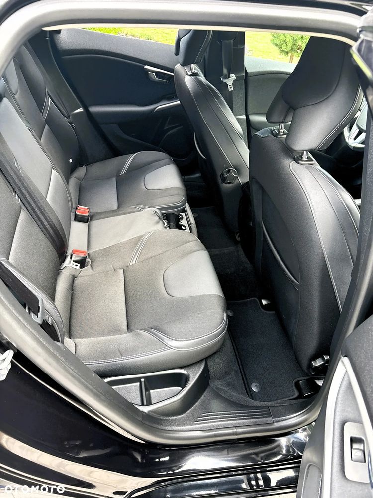Volvo V40 - 24