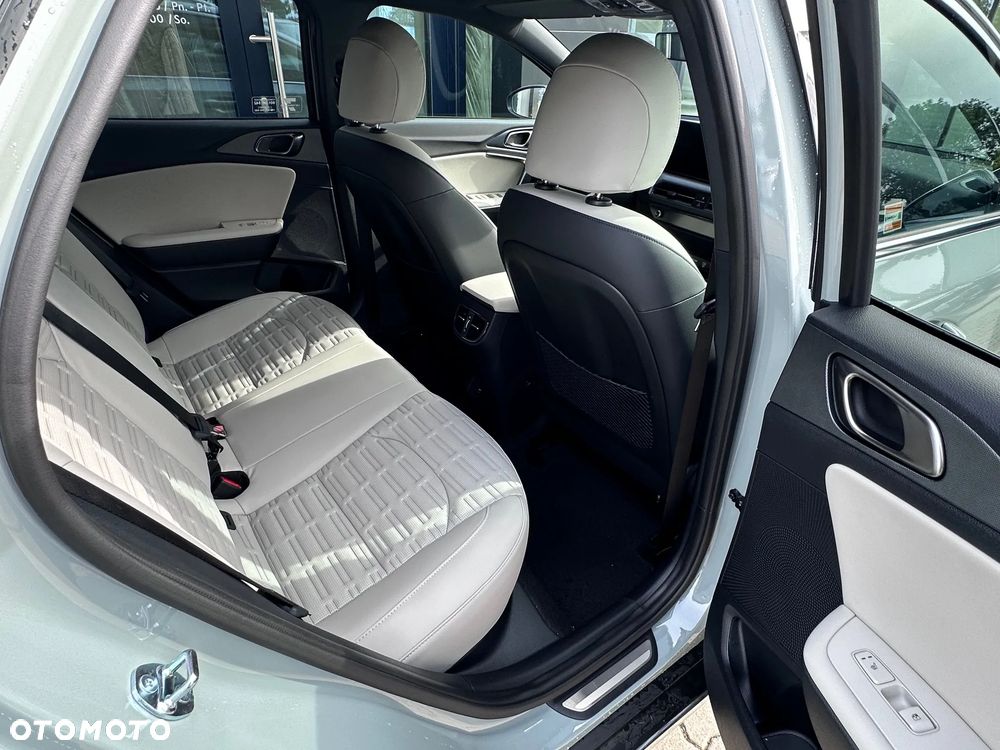 Kia XCeed 1.6 T-GDI Business Line DCT - 13