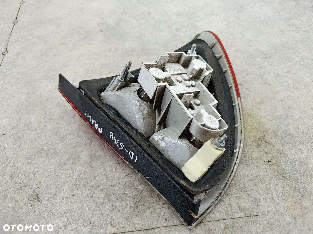 LAMPA TYLNA PRAWA BMW 3 E46 11-A011B KOMBI - 11