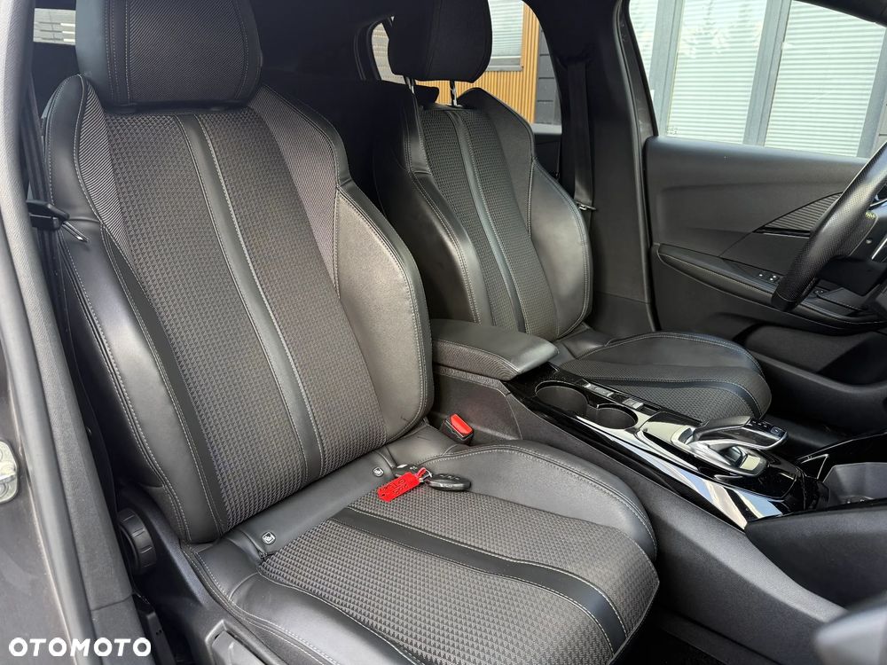 Peugeot 208 PureTech 100 EAT8 GT Pack - 17