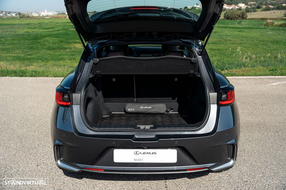 Lexus LBX Elegant - 10