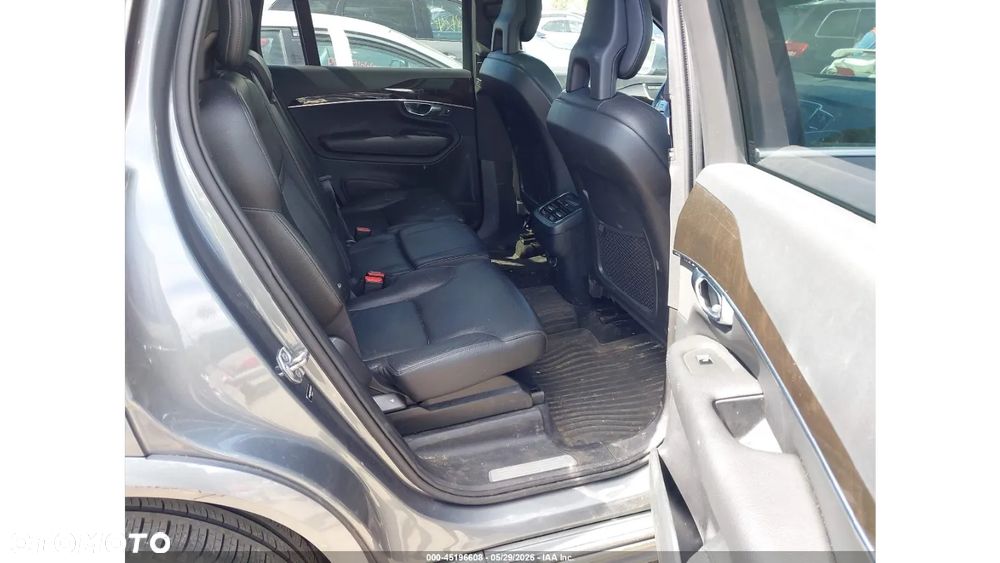 Volvo XC 90 - 9