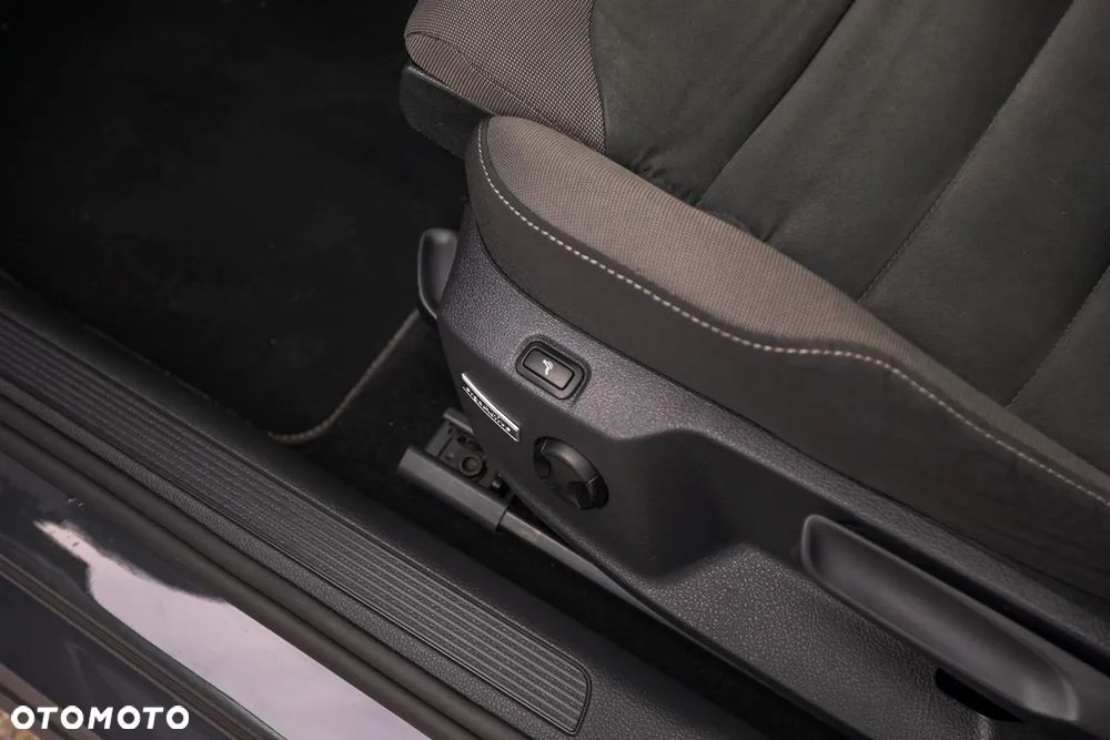 Volkswagen Golf VII 1.6 TDI BMT Comfortline DSG - 27