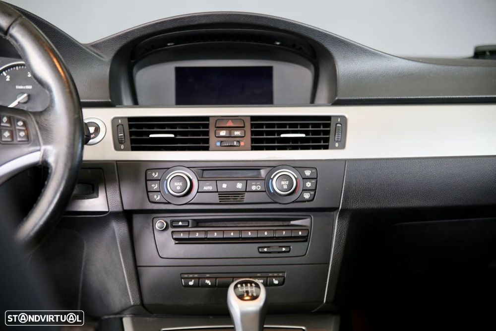 BMW 320 d Touring Dynamic - 21