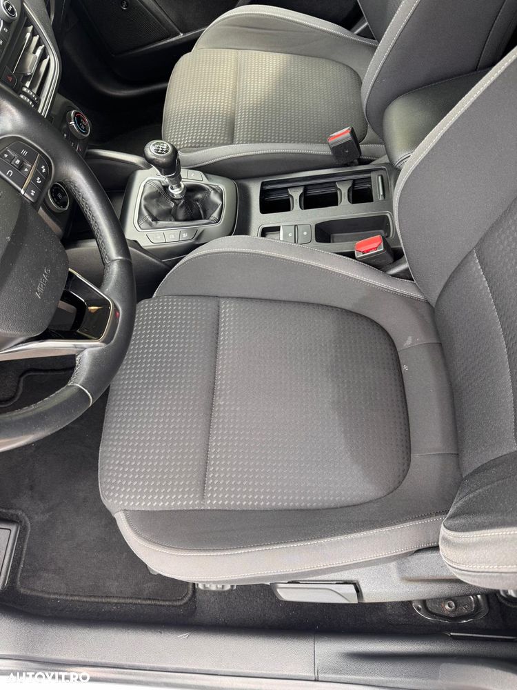 Ford Focus - 13