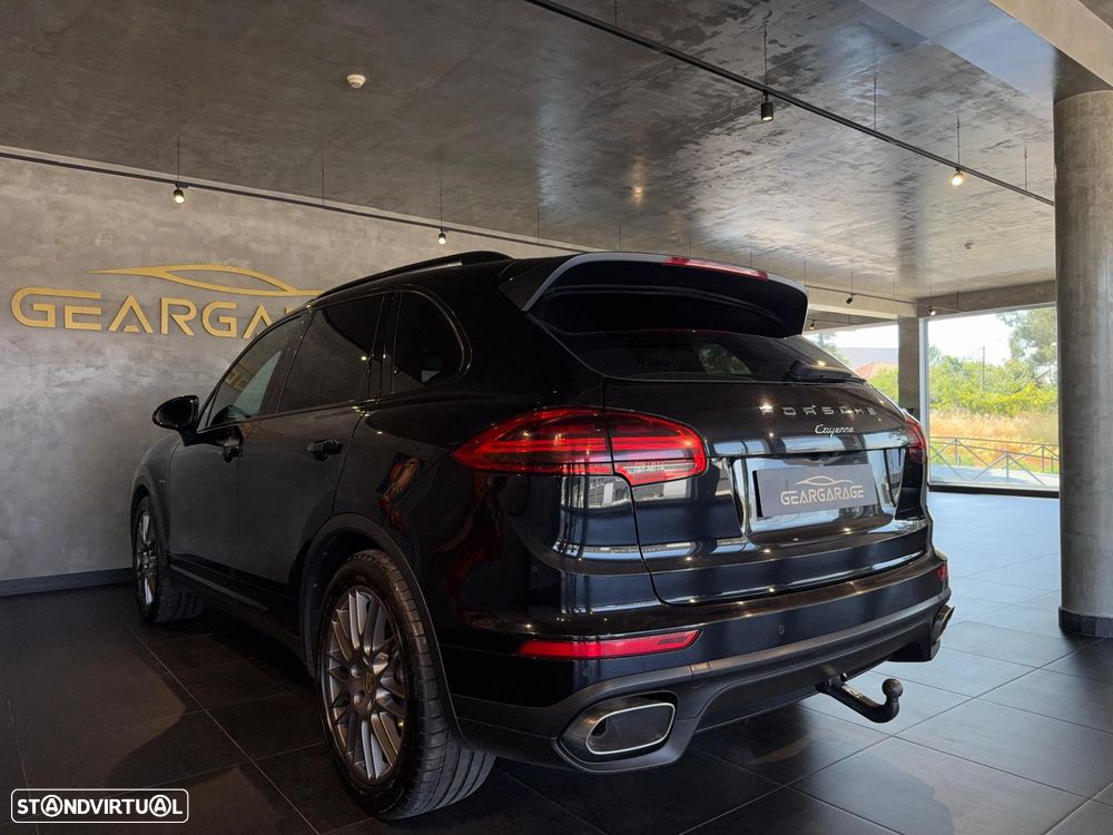 Porsche Cayenne Platinum Edition - 12