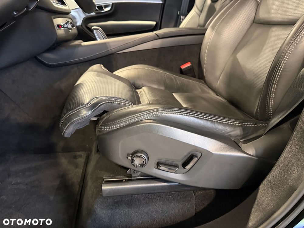Volvo XC 90 T8 AWD Plug-In Hybrid R-Design 7os - 12