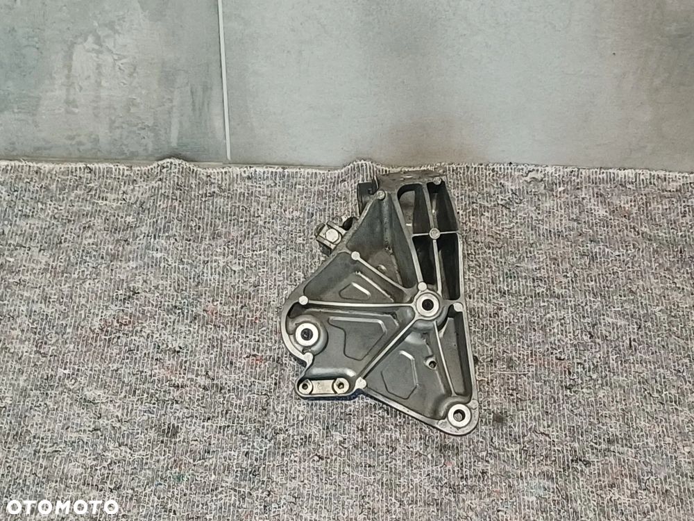 NR 16 Łapa silnika BMW X5 E70 3.0TDI 68572910 - 6