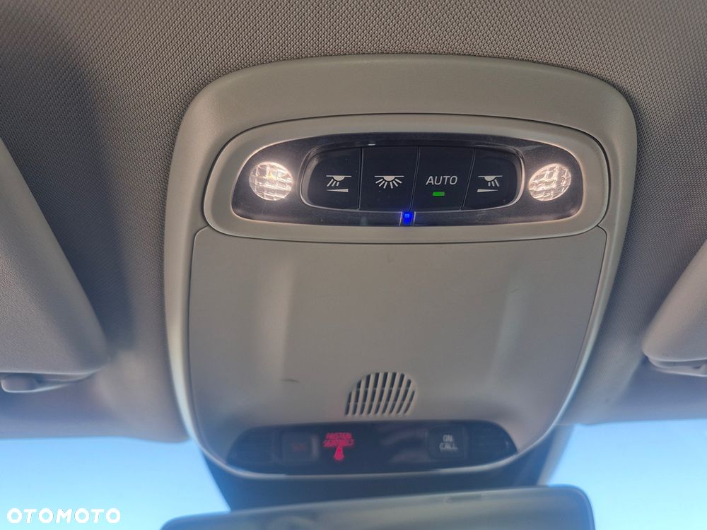 Volvo V40 D2 Drive-E R-Design Kinetic - 25