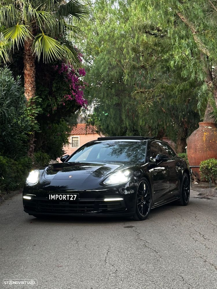 Porsche Panamera Sport Turismo 4 E-Hybrid - 1