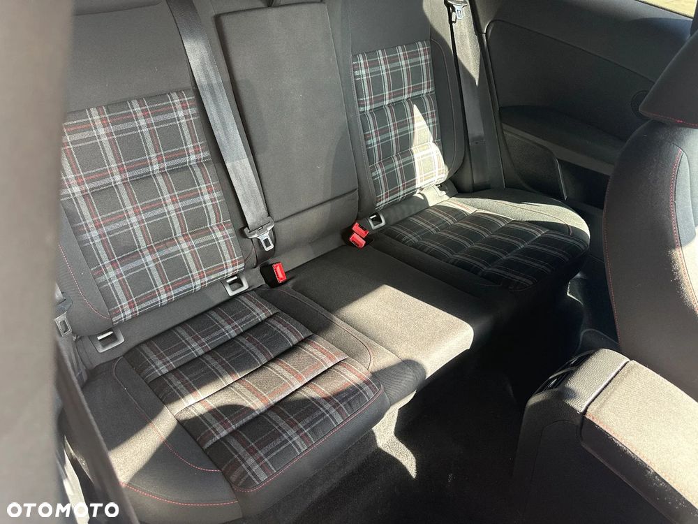 Volkswagen Golf 2.0 GTI - 27
