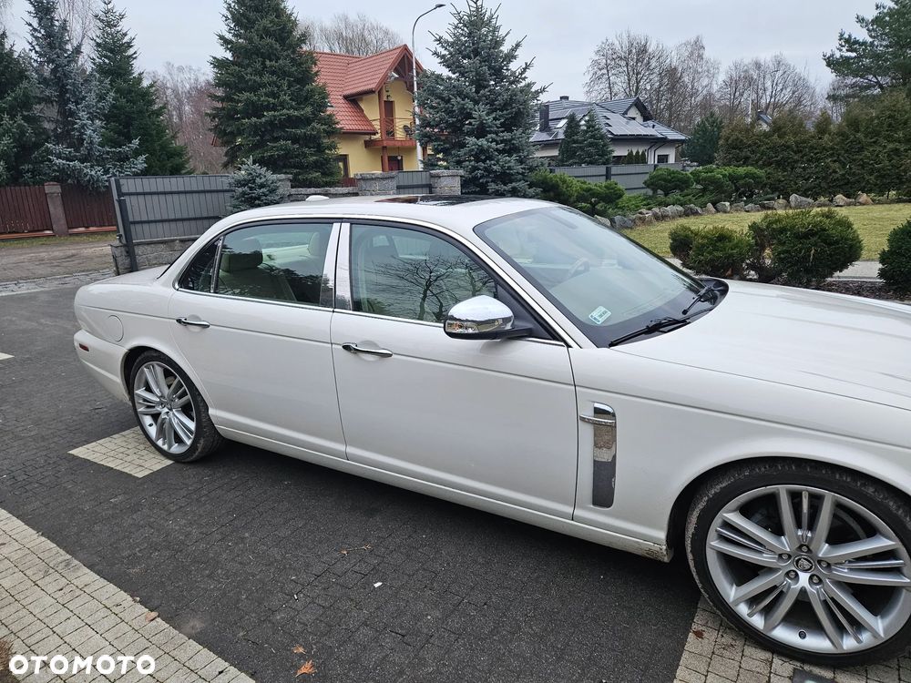 Jaguar XJ XJ8 4.2 LWB Executive - 1