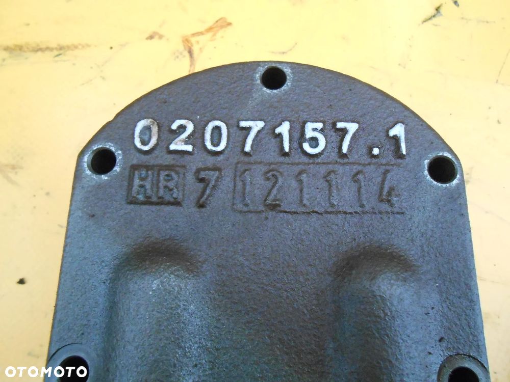 Pompa oleju skrzyni biegów C-Matic Claas Arion 650 - 2