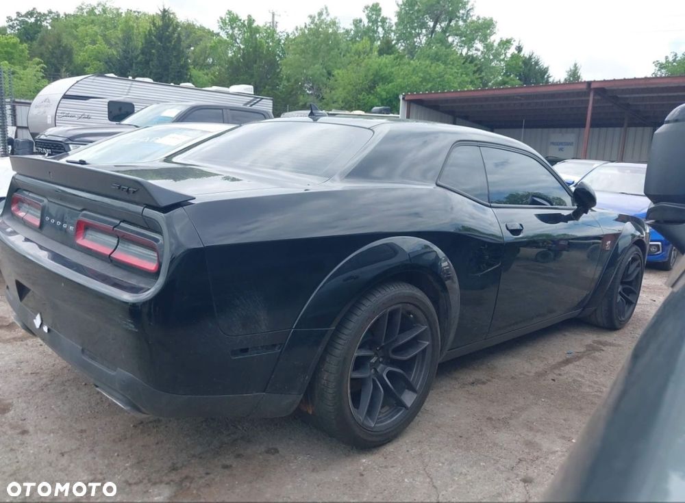 Dodge Challenger - 8