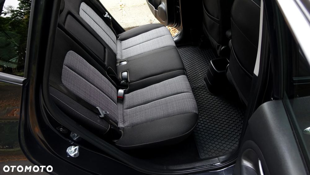 Kia Venga 1.6 CRDi 128 Black Collection - 12