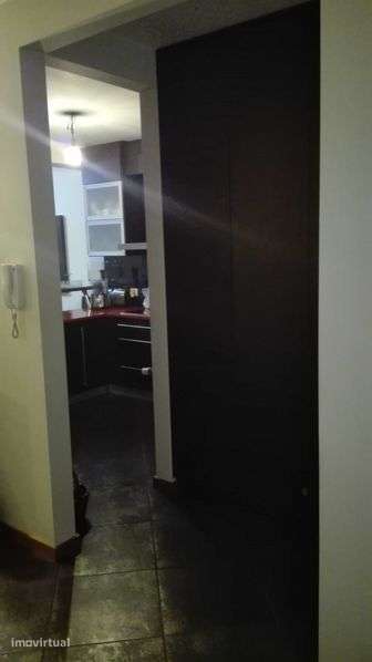Apartamento T2 com suite casa de banho privada e quarto de vestir - Grande imagem: 5/9