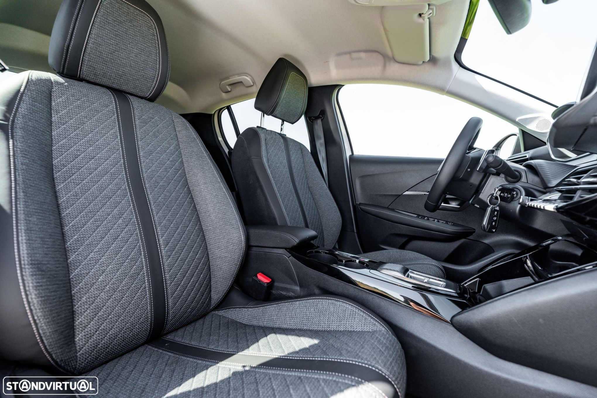 Peugeot 208 1.2 Hybrid Allure e-DCS6 - 34