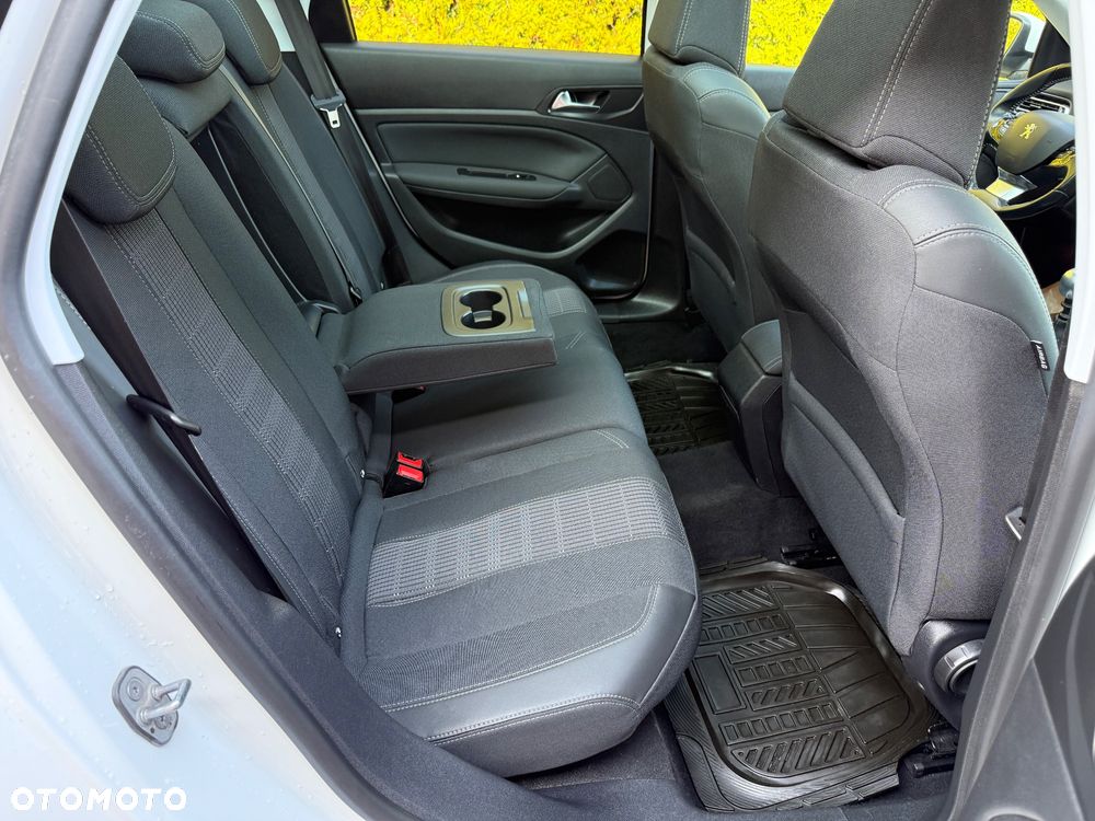 Peugeot 308 BlueHDi 130 Stop & Start Allure Pack - 21