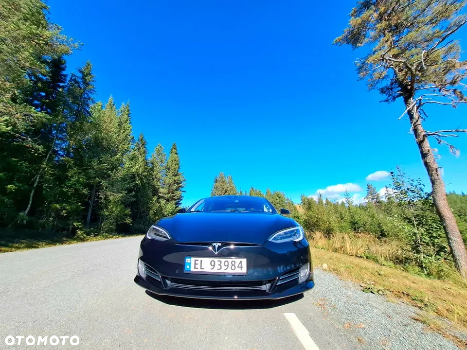 Tesla Model S - 2