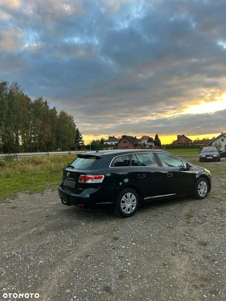 Toyota Avensis Combi 2.0 D-4D Sol - 4