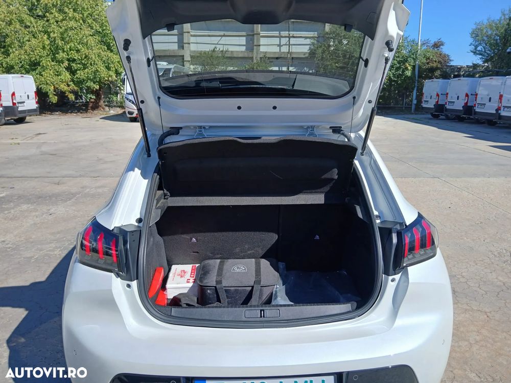 Peugeot 208 e-208 GT Pack - 11