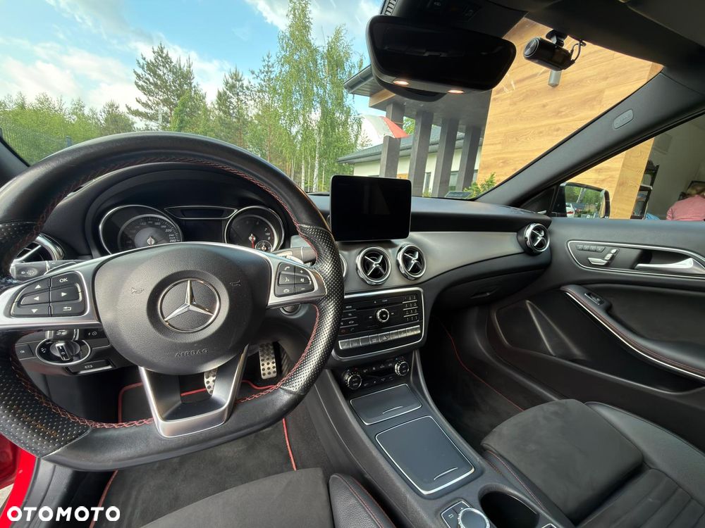 Mercedes-Benz GLA 220 4-Matic AMG Line - 10
