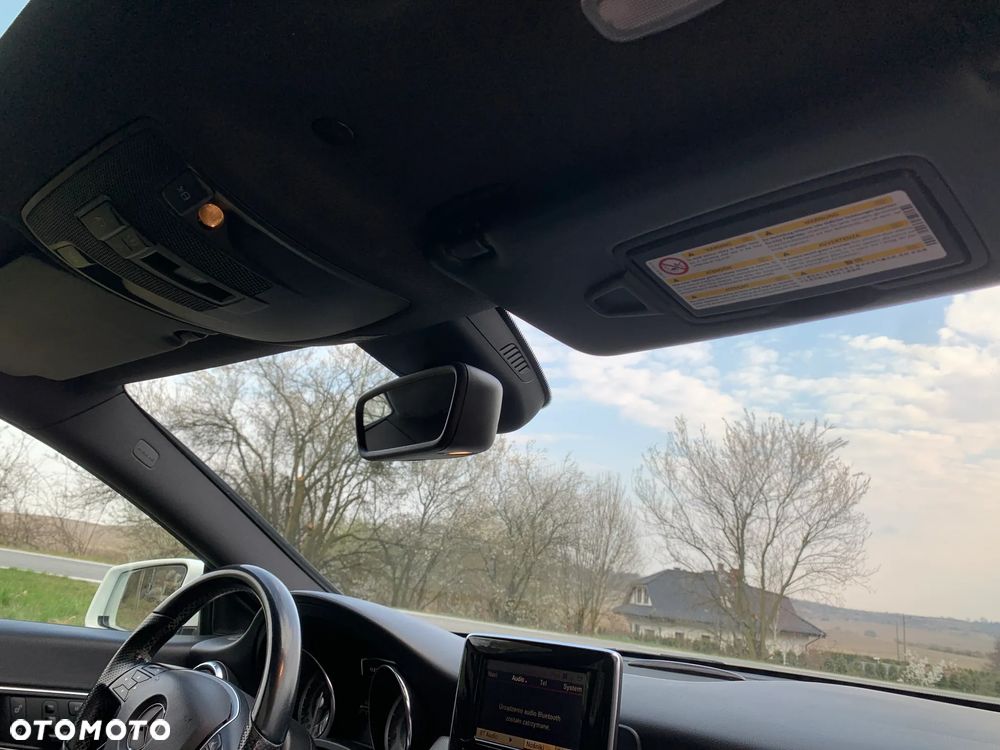 Mercedes-Benz CLA 200 Urban - 19