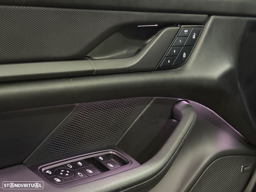 Porsche Taycan Sport Turismo - 12
