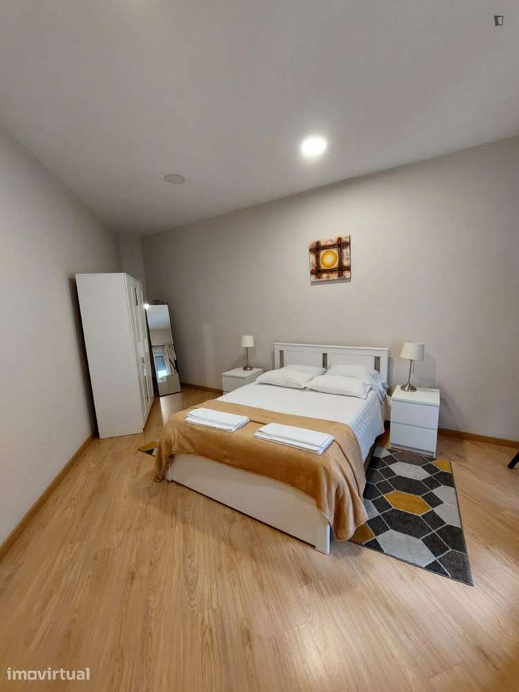 Apartamento com 1 quartos - localizado em Sé Porto - Grande imagem: 2/8