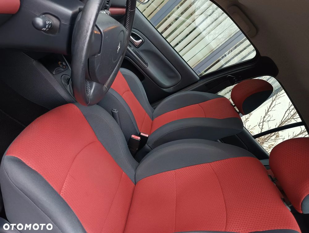 Renault Clio 1.2 16V 75 Dynamique - 9