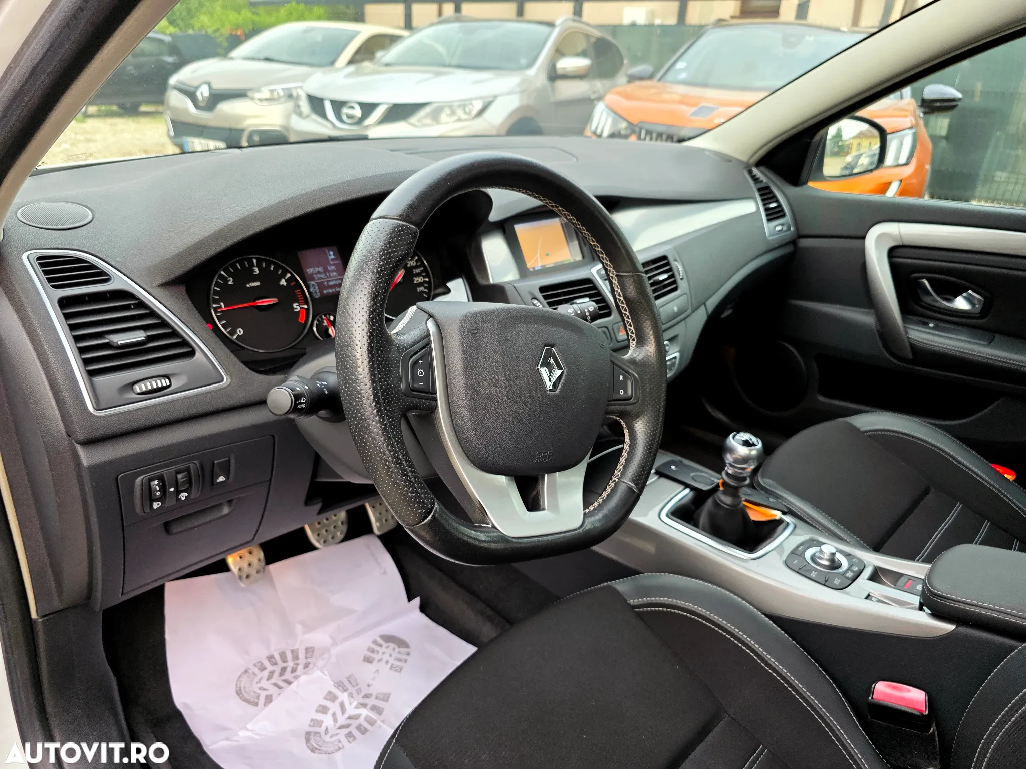Renault Laguna dCi 110 FAP Bose Edition - 23