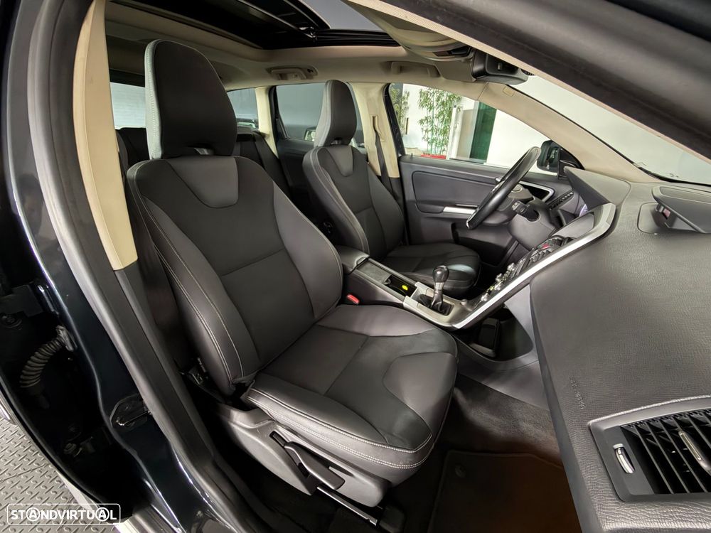 Volvo XC 60 2.0 D3 Drive Momentum - 26