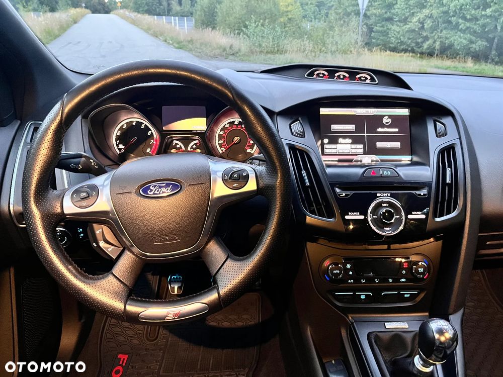 Ford Focus 2.0 EcoBoost ST - 10