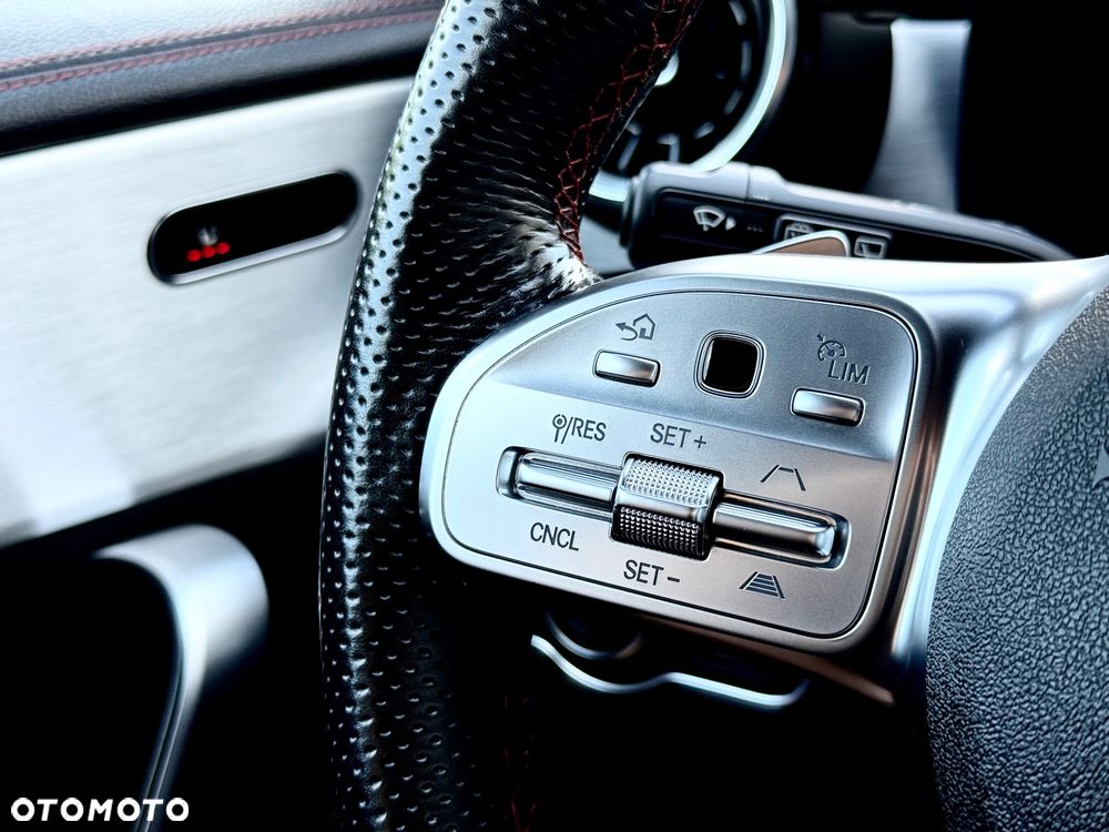 Mercedes-Benz CLA 220 d AMG Line 8G-DCT - 38
