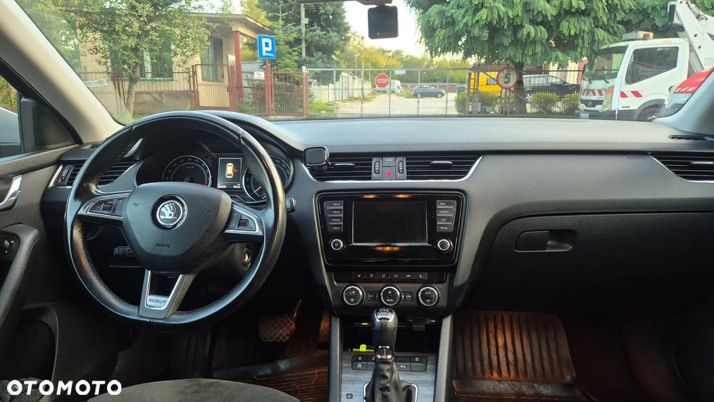 Skoda Octavia Scout 2.0 TDI 4x4 DSG - 11
