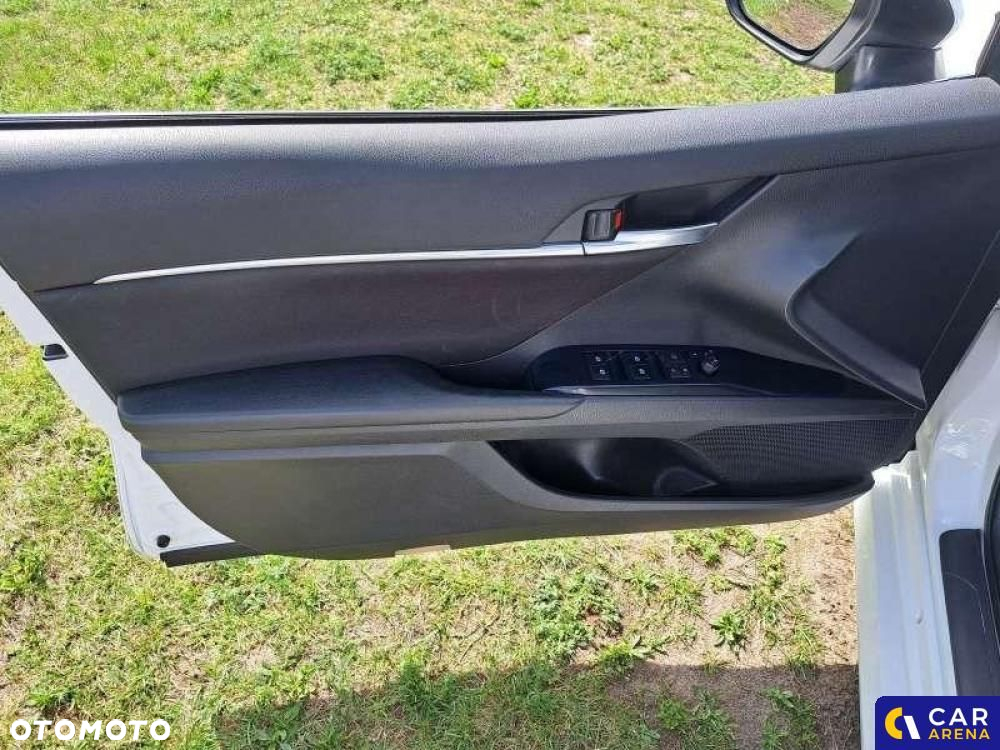 Toyota Camry - 12