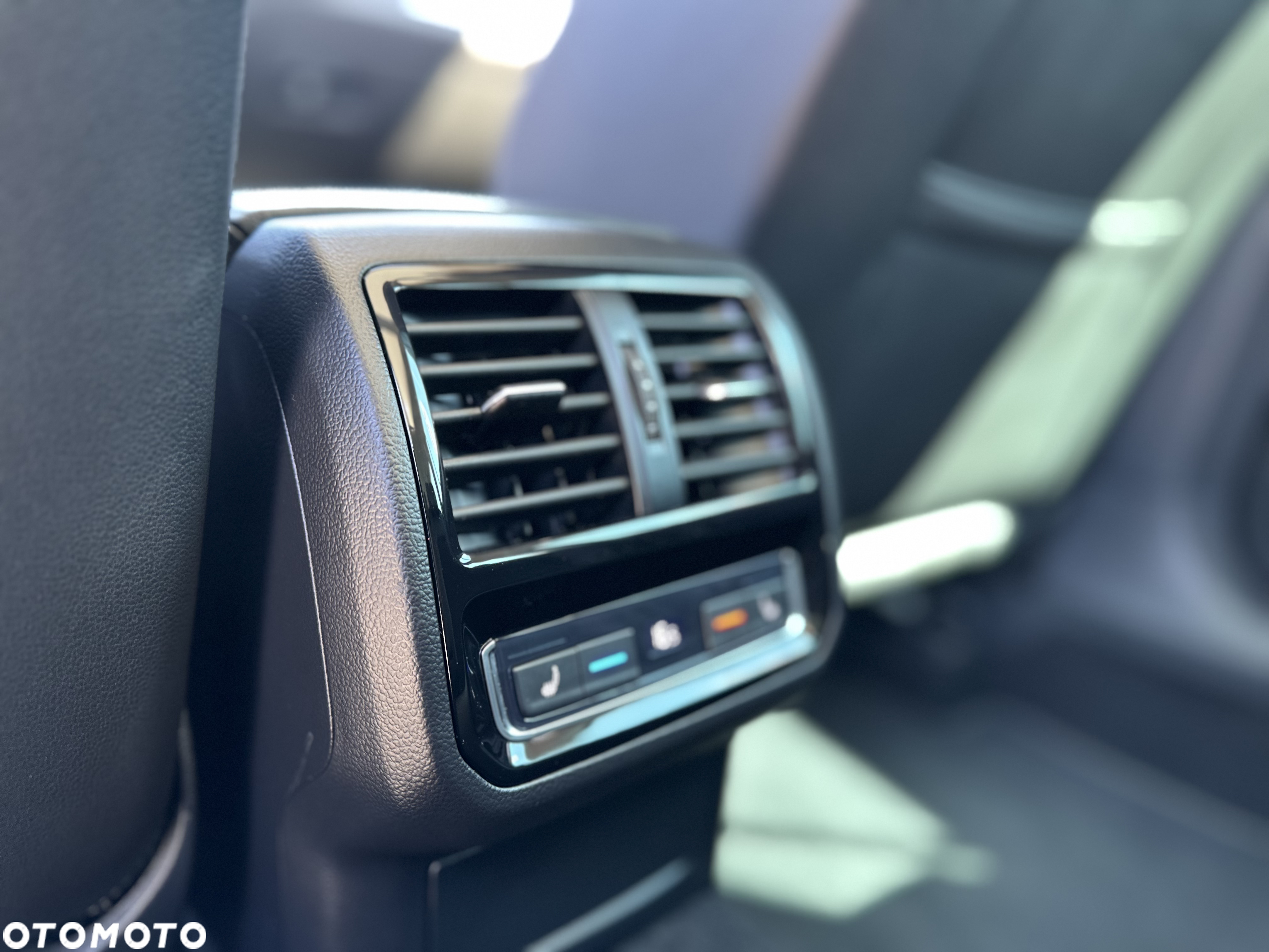 Volkswagen Passat Variant 2.0 TDI DSG (BlueMotion Technology) Trendline - 30