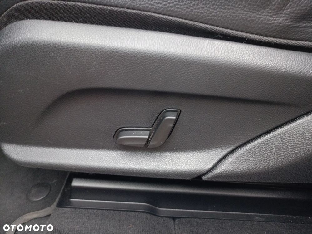 Mercedes-Benz GLC - 25