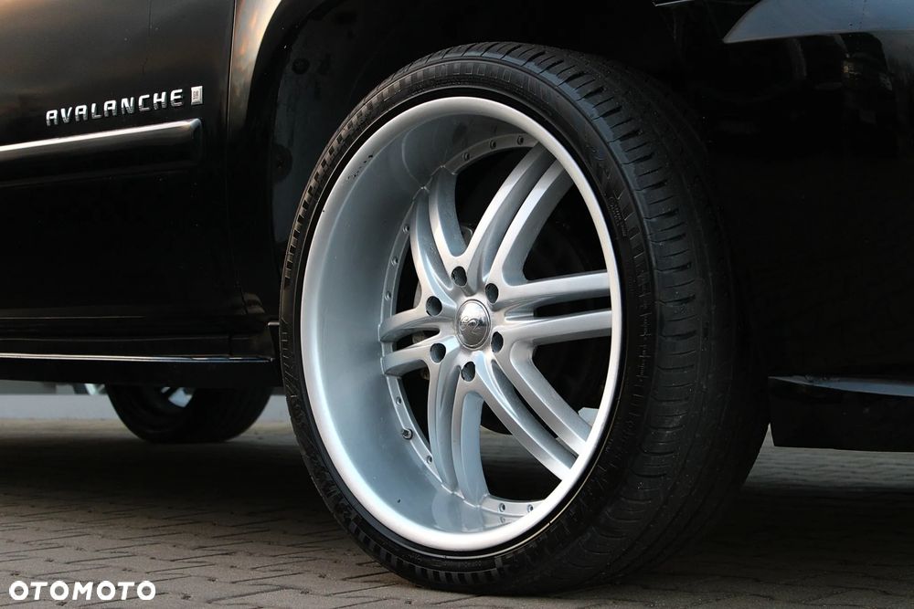 Chevrolet Avalanche - 12