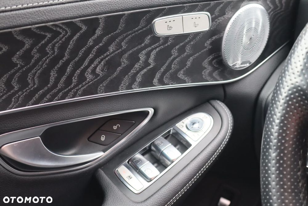 Mercedes-Benz Klasa C AMG 43 4Matic 9G-TRONIC - 31
