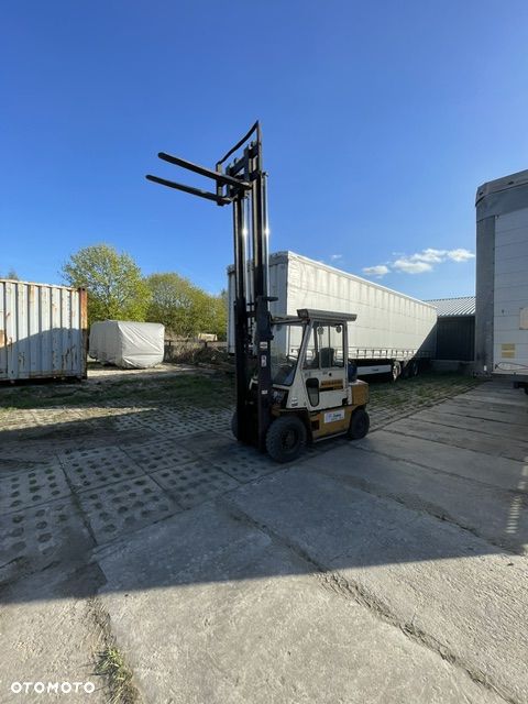 Komatsu FG 118T - 1