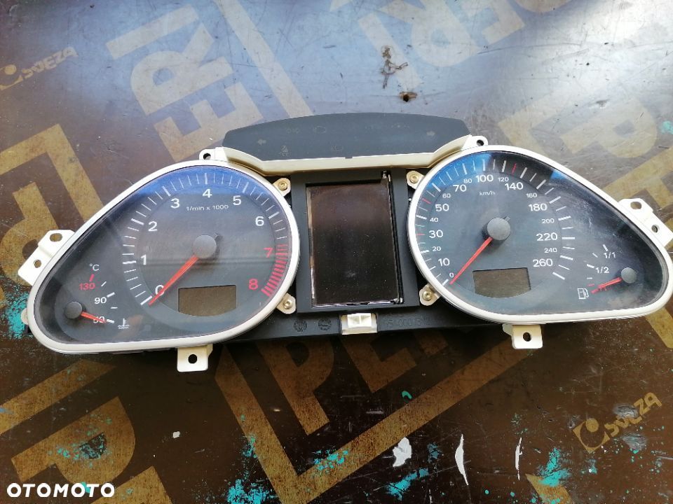 Licznik Zegar Audi A6 C6 Benzyna Europa 4F0920900K - 1