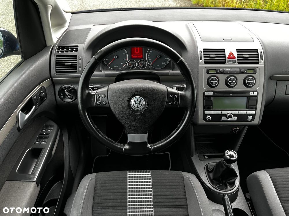 Volkswagen Touran - 14