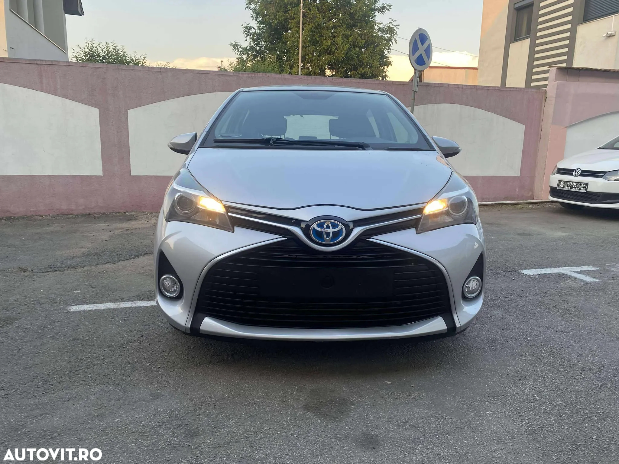 Toyota Yaris Hybrid 1.5 VVT-i Comfort - 3