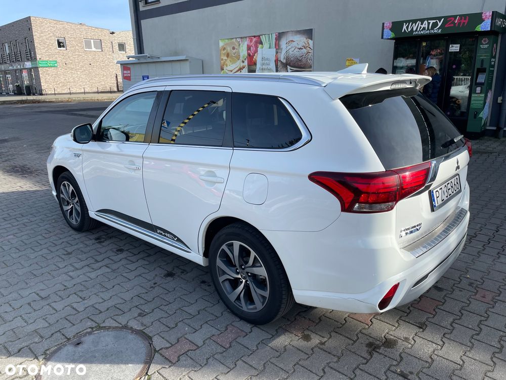 Mitsubishi Outlander - 3