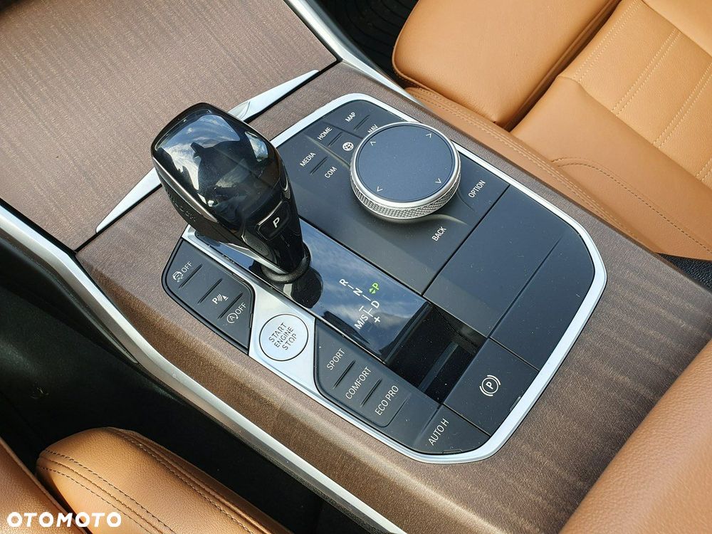 BMW Seria 3 330i xDrive - 21