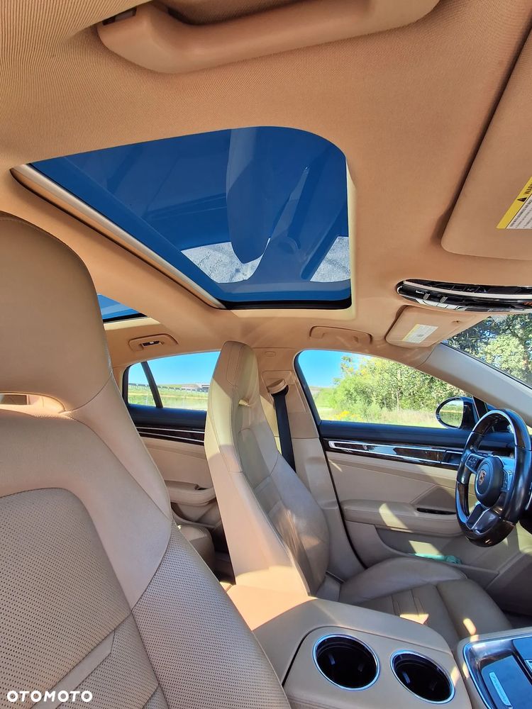 Porsche Panamera - 17